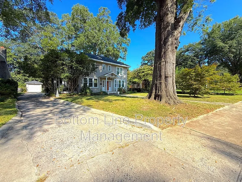 3 bed, 1.5 bath, 2138 sqft, $2,275 — Photo 2