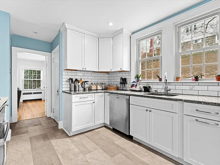 40 Lake Shore Rd — Photo 31