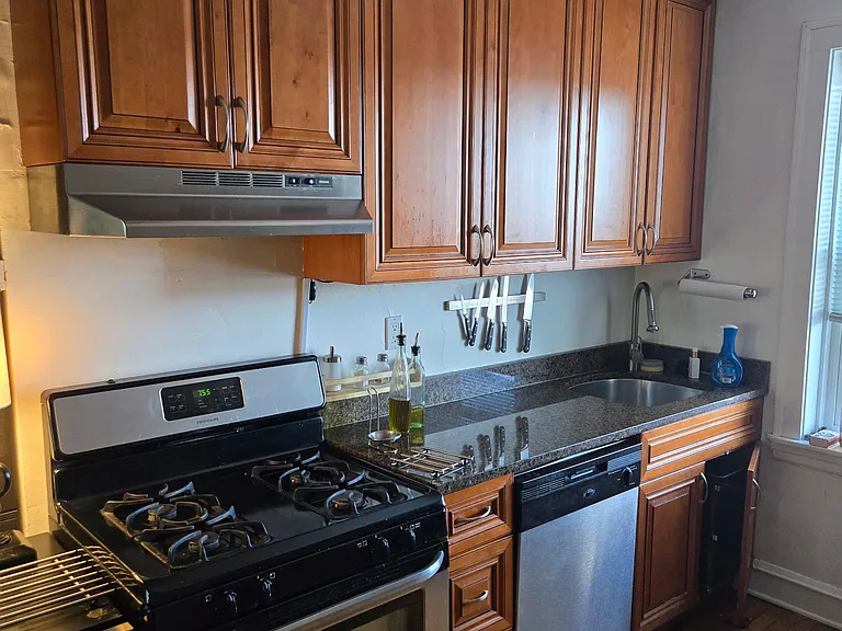 4345 N Keeler Ave #3W — Photo 2