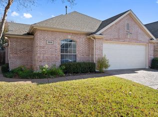 2808 Hollypoint Ct, Arlington, TX 76015