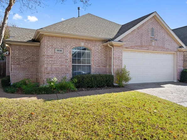 2808 Hollypoint Ct, Arlington, TX 76015