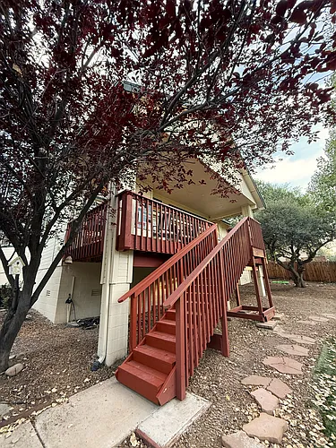 242 W Rosser St Photo 1