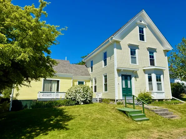16 Brighton Avenue, Vinalhaven, ME 04863