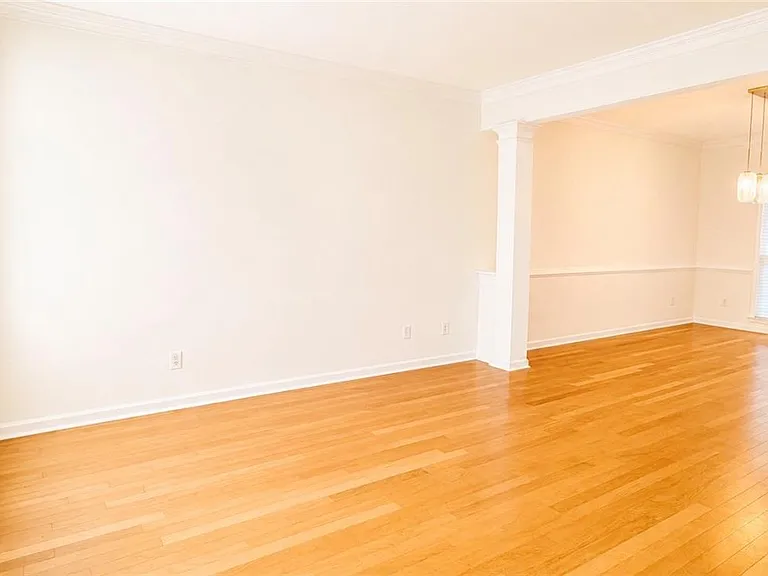 7430 Bronson Way — Photo 10