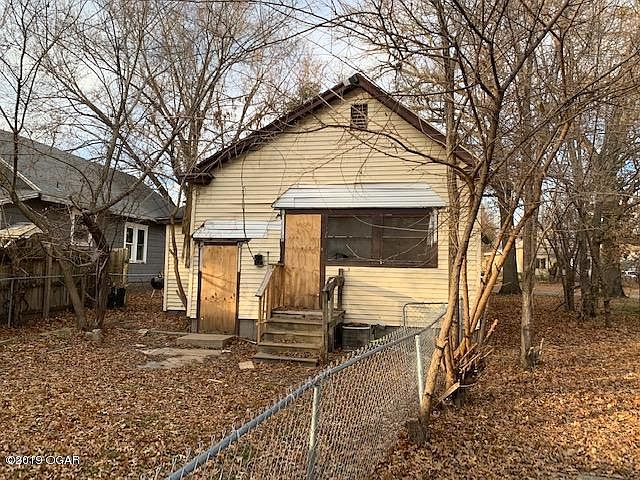 2nd image of 111 W 21st St