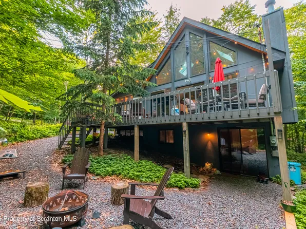 91 Mountainside Dr, Gouldsboro, PA 18424