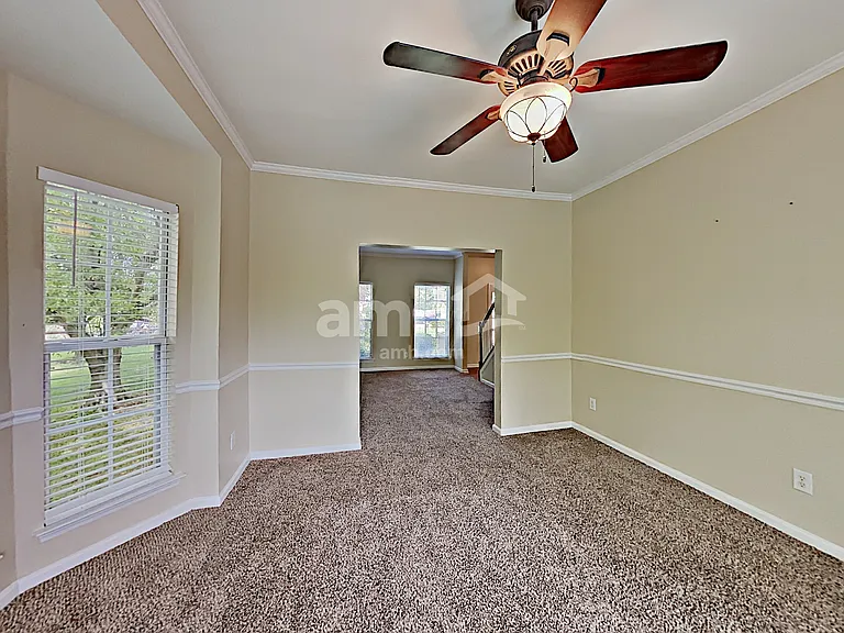 147 Grove Ln — Photo 8