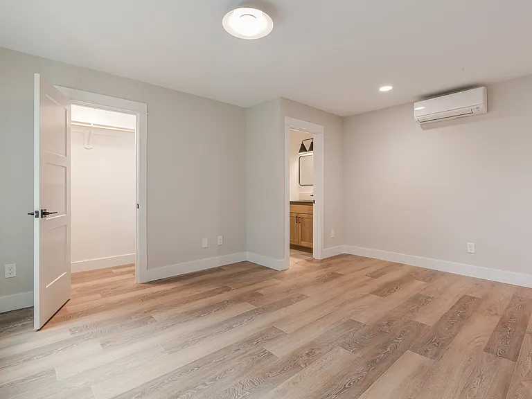464 SE Haddock Ln — Photo 34
