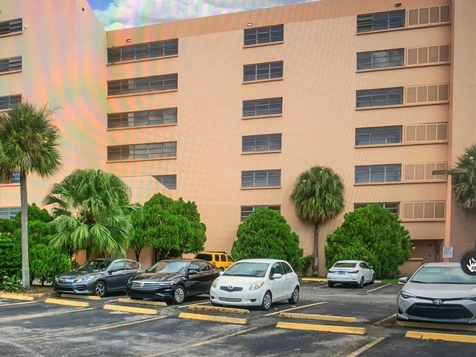 1st image of 9686 Fontainebleau Blvd