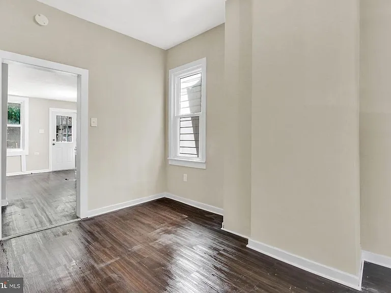 2369 Canby St — Photo 2