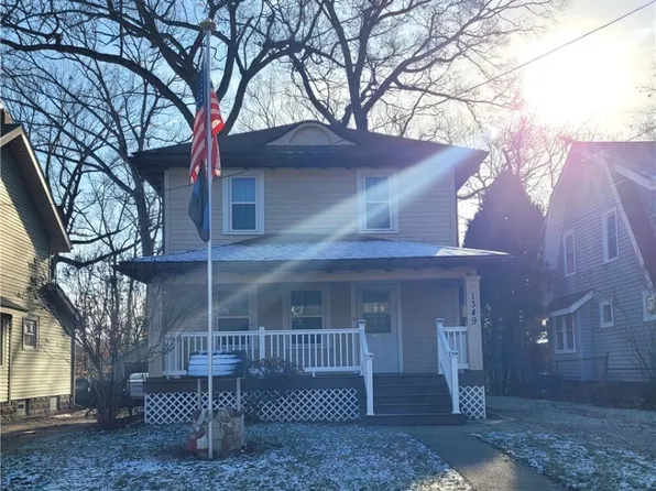 1349 Forest Glen Dr, Cuyahoga Falls, OH 44221