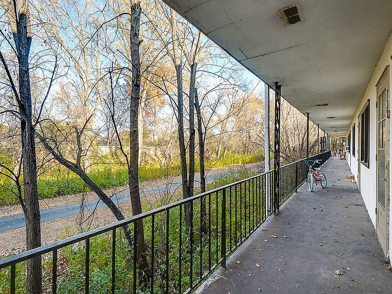 Trailway Apartments — Photo 16