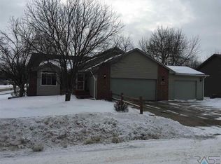 3525 E Braeburn Cir, Sioux Falls, SD 57103