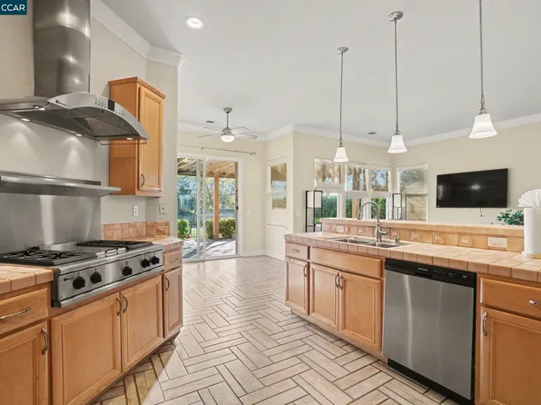 208 Summerset Dr, Brentwood, CA 94513