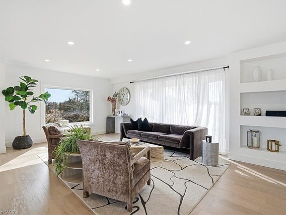 5th image of 296 Ridge Rd W