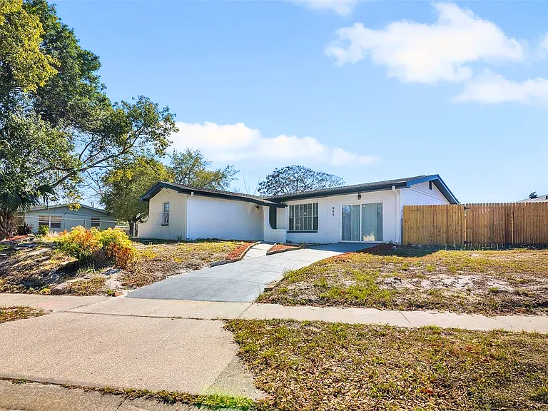 905 Spring Creek Dr — Photo 8