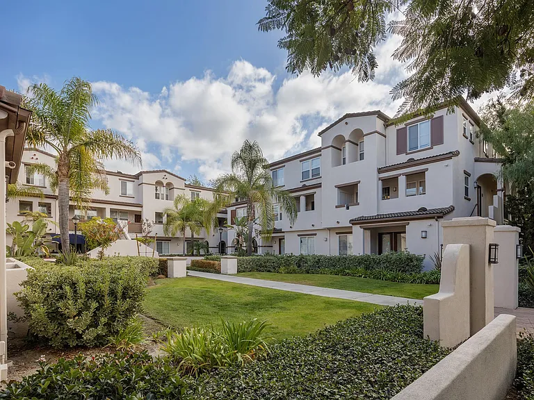 Laurel Glen Apartment Homes — Photo 9