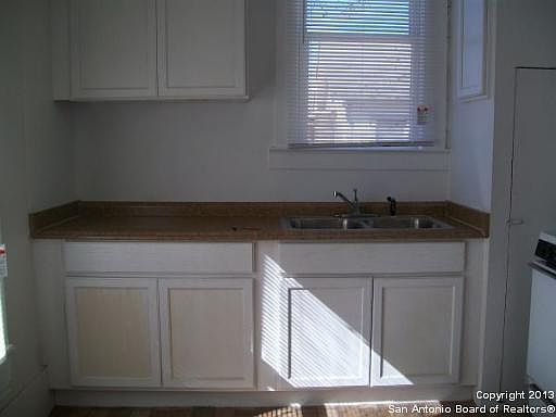 4th image of 110 Gladstone St