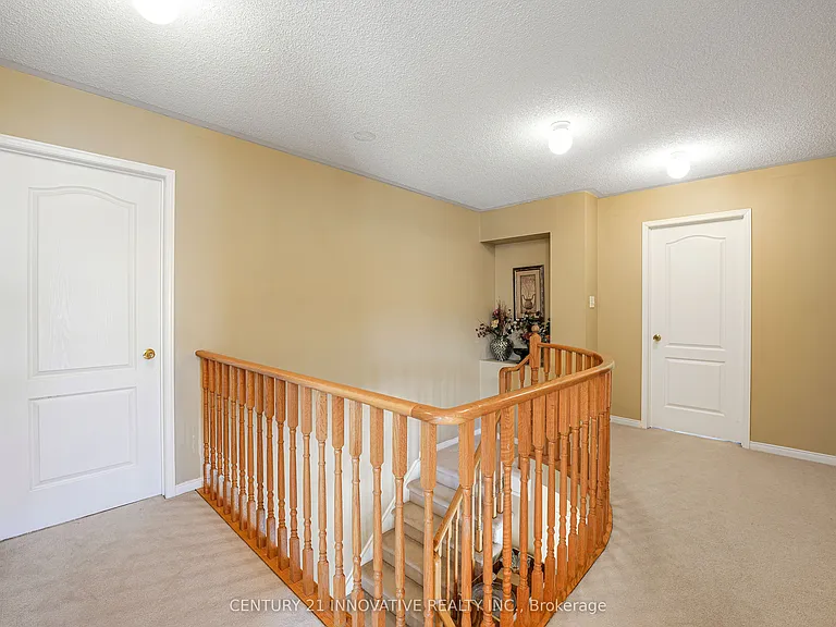 14 Middlecote Dr — Photo 35