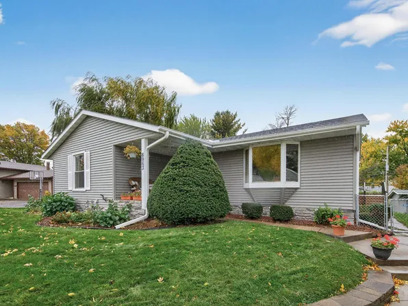 6963 Upper 35th Street Cir N, Oakdale, MN 55128