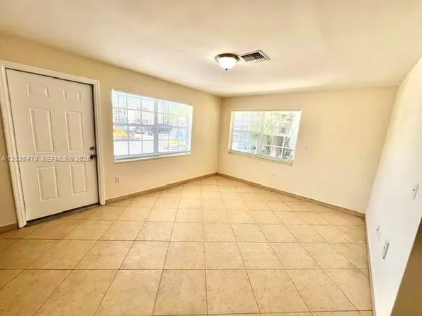 696 NE 85th St APT 1, Miami, FL 33138