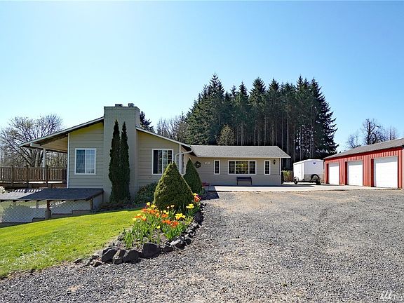 Large driveway for plenty of parking space. 