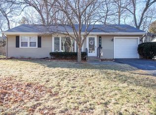 726 Roosevelt Rd, Woodstock, IL 60098