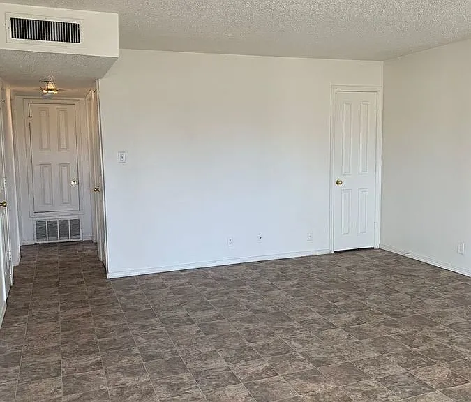 370 Atrisco Dr SW #12 — Photo 3