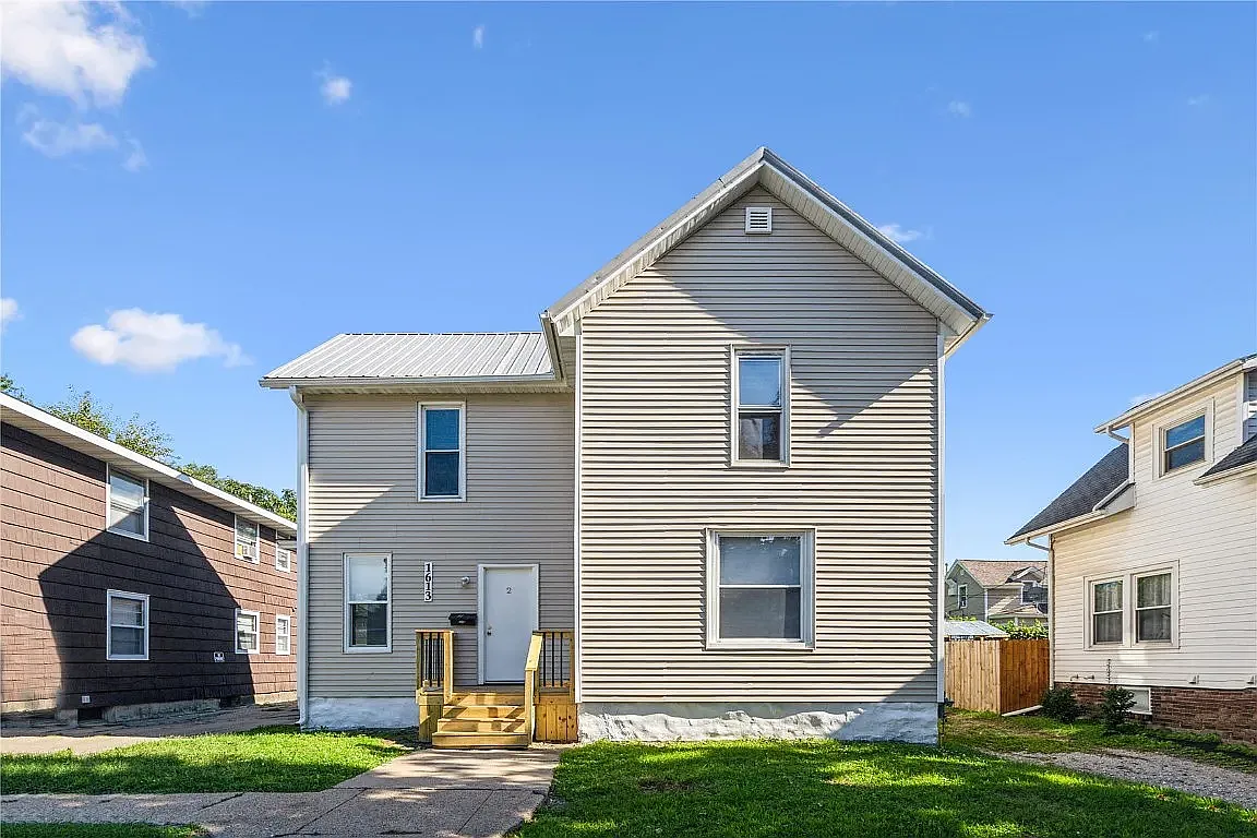 1613 A Ave NE — Photo 2