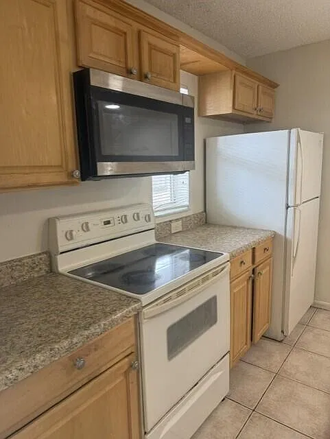 2 bed, 2.0 bath, 768 sqft, $1,800 — Photo 1