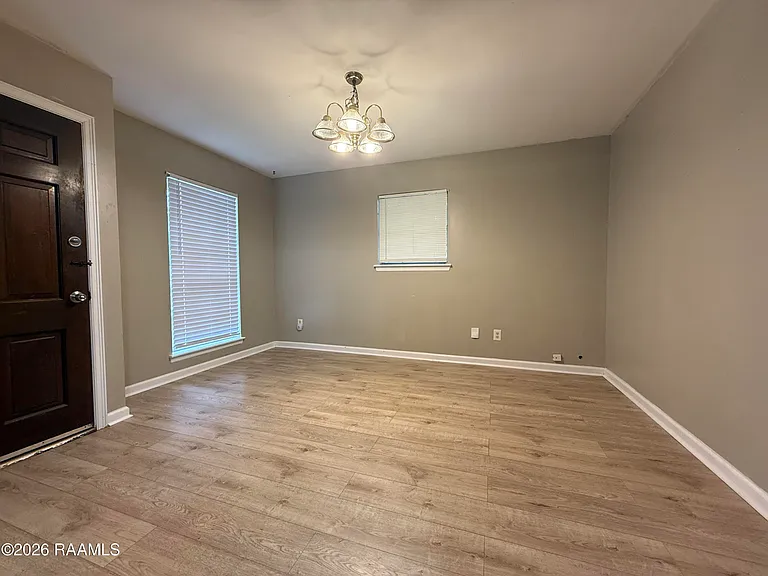 204 Winsor Dr — Photo 5