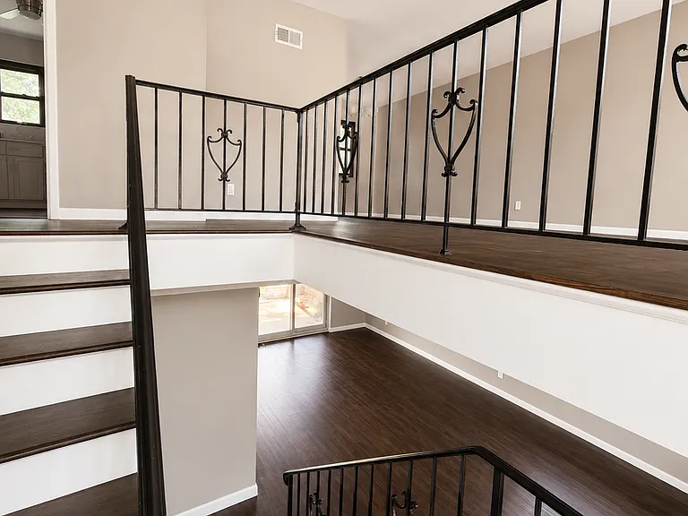 9843 Briarstone Dr — Photo 5