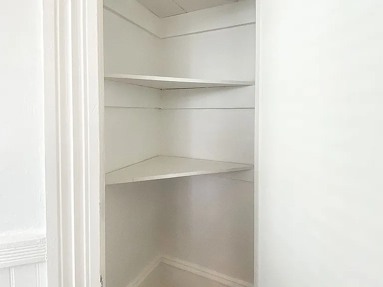 123 W 41st St — Photo 22