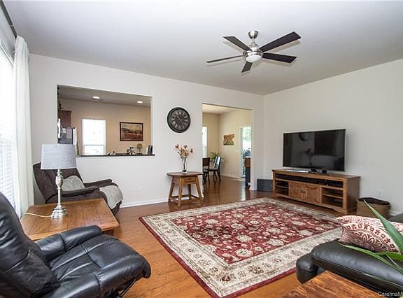 2nd image of 1615 River Bend Blvd