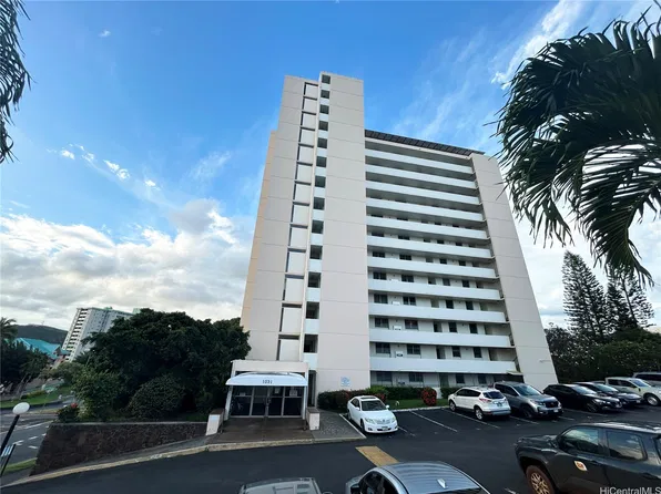 1031 Ala Napunani St APT 401, Honolulu, HI 96818