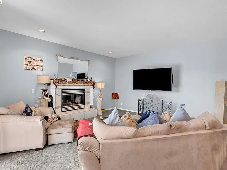 5640 Edgeview Dr — Photo 19