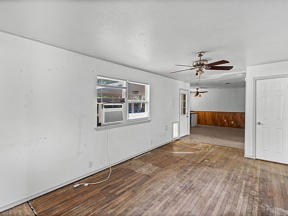3rd image of 756 Thomas Ave