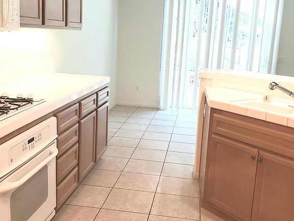 4th image of 27059 Fairway Ln