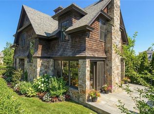 29 Prairie Ave, Newport, RI 02840