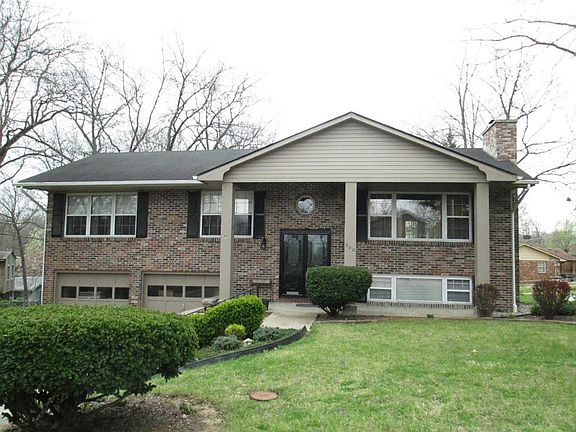 2nd image of 900 Oak Haven Dr