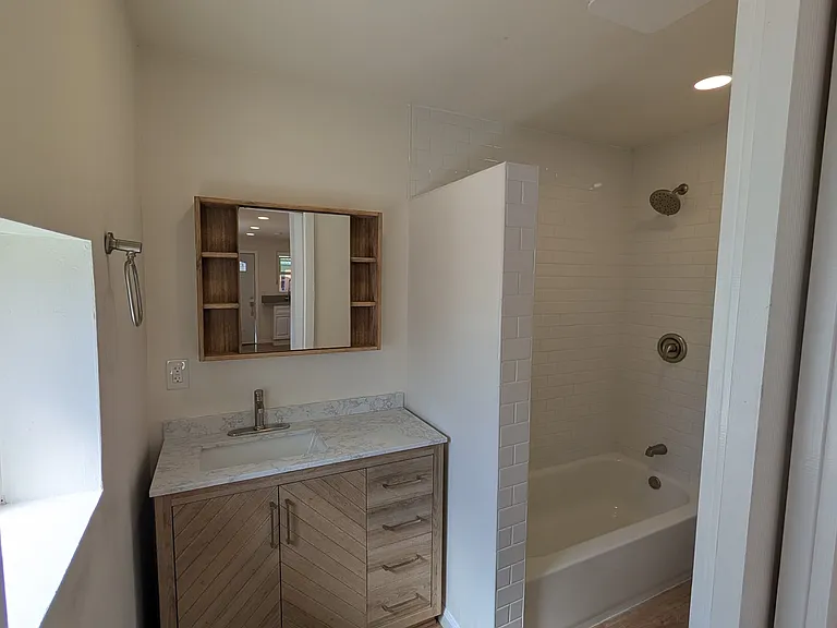 117 Comstock Dr — Photo 3