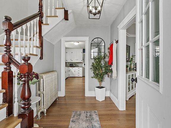4th image of 422 Groveland St