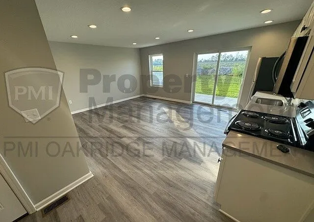 2 bed, 1.5 bath, 1200 sqft, $1,650 — Photo 2