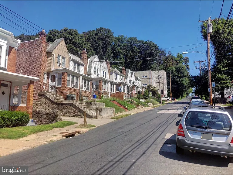 306 Leverington Ave — Photo 3
