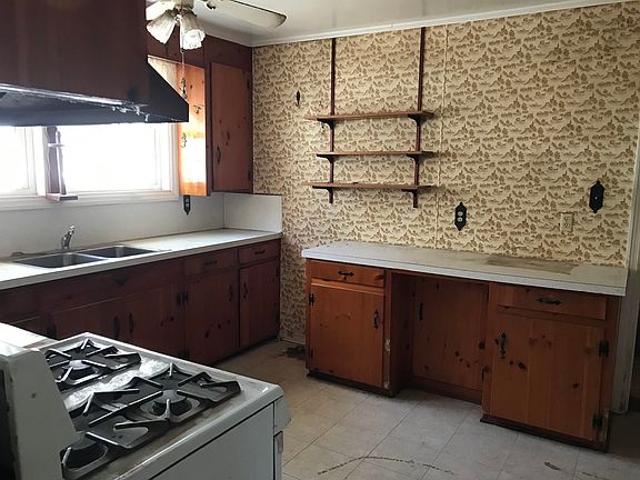 5th image of 2685 N Fraser St.