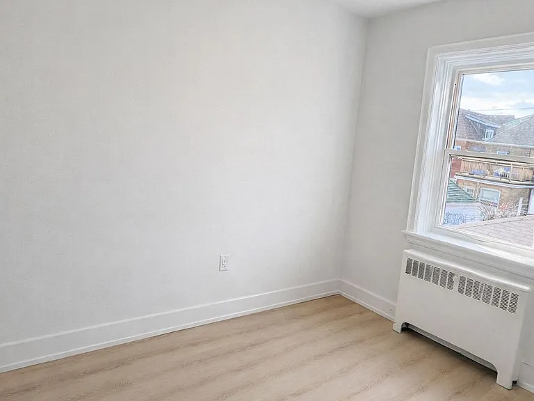 1024 King St E #9 — Photo 6