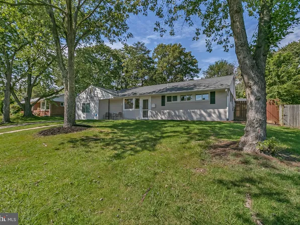 7207 Giles Pl, Springfield, VA 22150