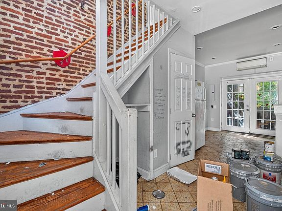 4th image of 865 Reinhart St