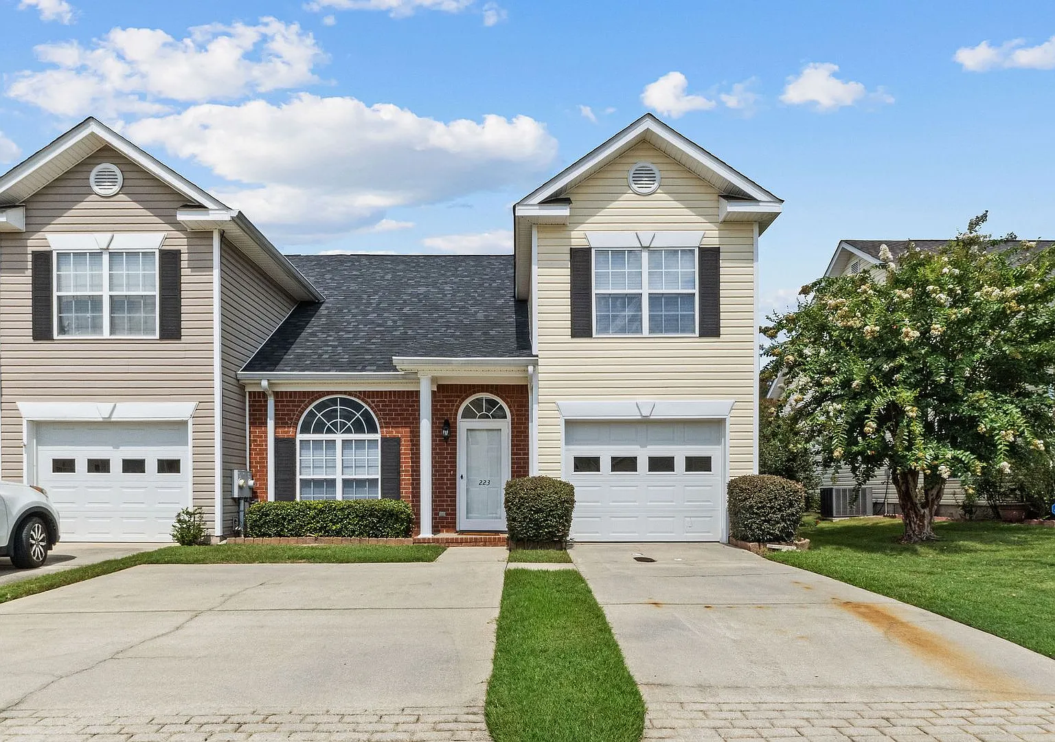 Immaculate townhome in Bay Hill — Photo 1