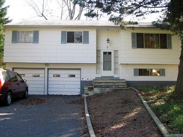 2nd image of 5 Darlene Dr